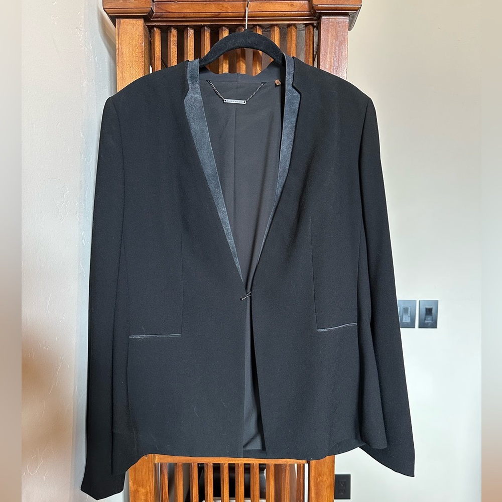 Exquisite Tahari Blazer